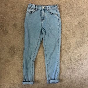 Light wash mom jeans